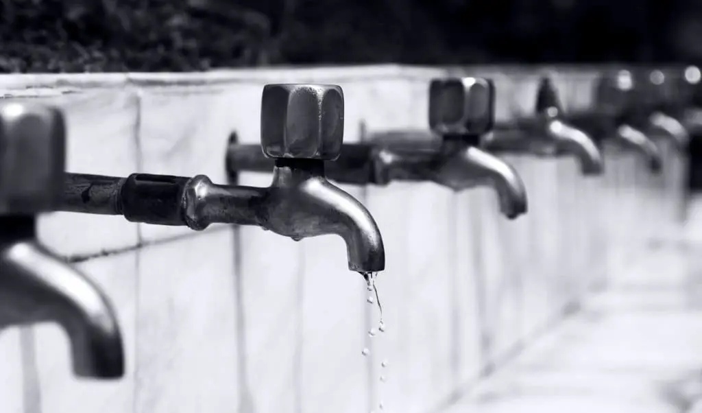 Tap water (from pexels.com)