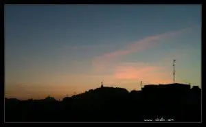 Contraluz, cielo de Donostia al atardecer