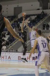 Harrell es taponado por Carles Bibia