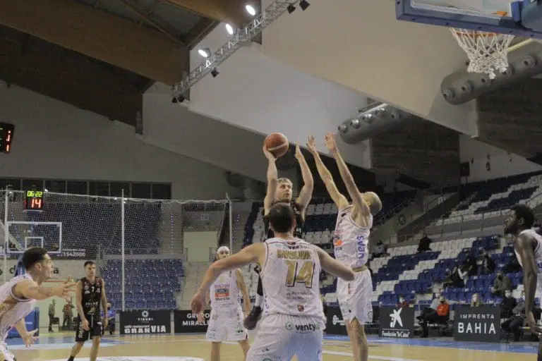 Trabajada victoria del Palmer Alma Mediterránea ante el Real Murcia Baloncesto (77-72)