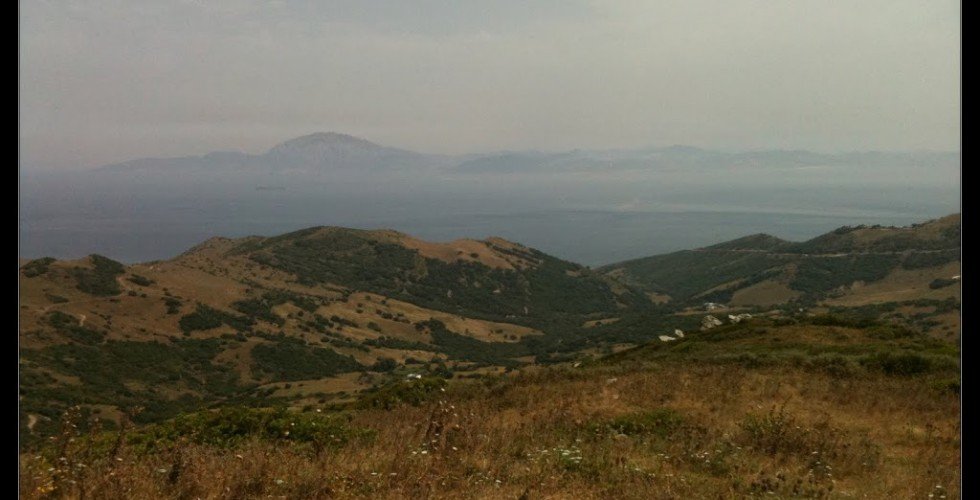 África al fondo (tras la bruma)
